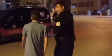 Çocuk elinde silahla yakalandı