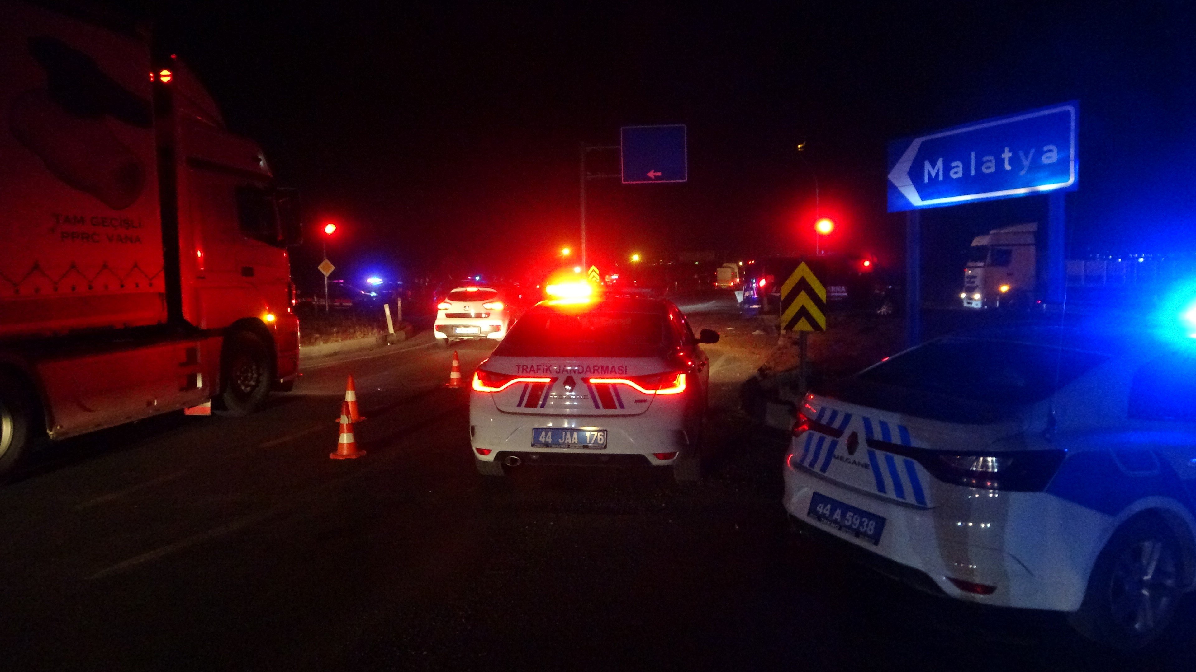 1727684938 77 Malatyada Askeri Aracla Otomobil Carpisti aw297705-06.jpg