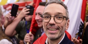 Avusturya'da Aşırı Sağcı FPÖ Seçimlerde Önde!