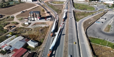 Dev kanatlar trafiği felç etti