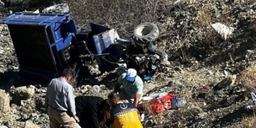 Sivas’ta çapa motoru şarampole yuvarlandı. 1 ölü 1 yaralı