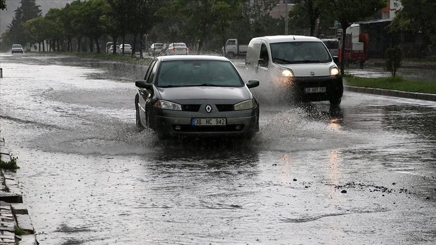 1727745220 792 Kayseride Kuvvetli Firtina ve Dolu Uyarisi Kayseri'de Kuvvetli Sağanak Uyarısı