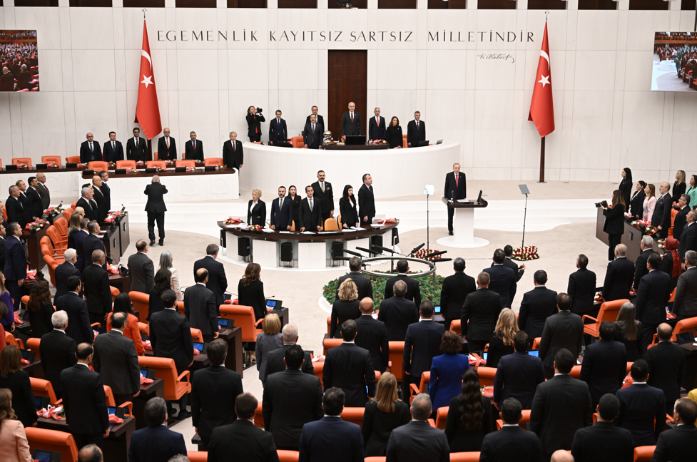 1727796977 873 Erdogan Mecliste CHP 5 Yil Sonra Ayaga Kalkti ekran-goruntusu-2024-10-01-154550.png