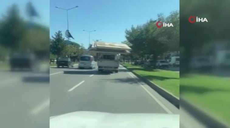 Kamyonet Hızla İlerliyor