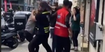 Kuryelerin sopalı yumruklu kavgası