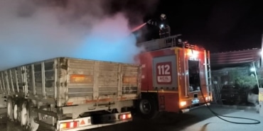 Hatay'da sıcak demir yüklü tırda yangın paniği