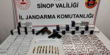 Sinop’ta uyuşturucu hap ve 3 tabanca ele geçirildi