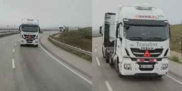 Geri geri seyir halindeki tırlar görenleri korkuttu