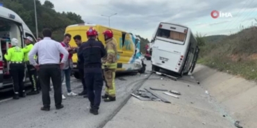 İstanbul'da PTT aracı ile servis minibüsü ile çarpıştı: 4 yaralı