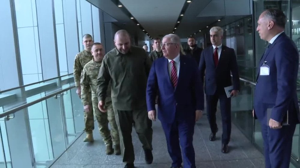 1729203923 299 Bakan Guler Brukselde Ukrayna ile Gorustu Bakan Güler, Brüksel'de Ukrayna Savunma Bakanı Umerov ile görüştü