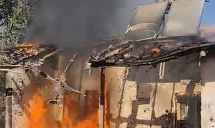 Kırıkhan’da çıkan yangında ev alevlere teslim oldu