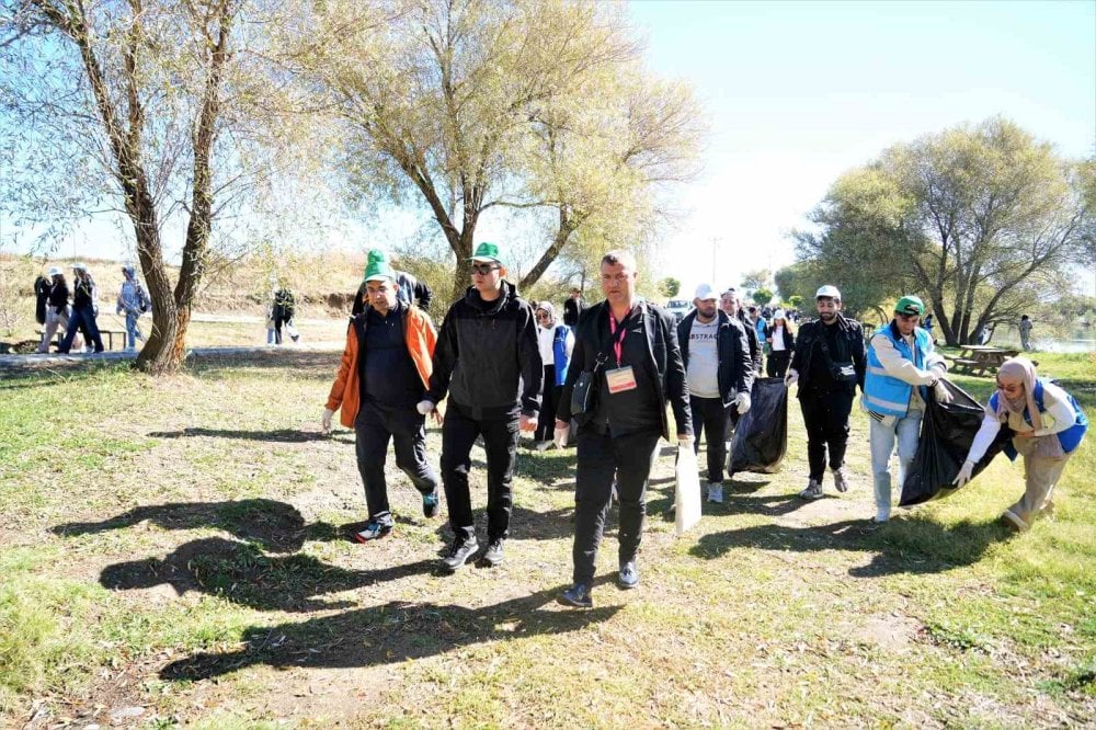 1729487410 593 Musta 500 Gencten Cop Toplama Etkinligi Soleni Etkinlikten Görüntüler