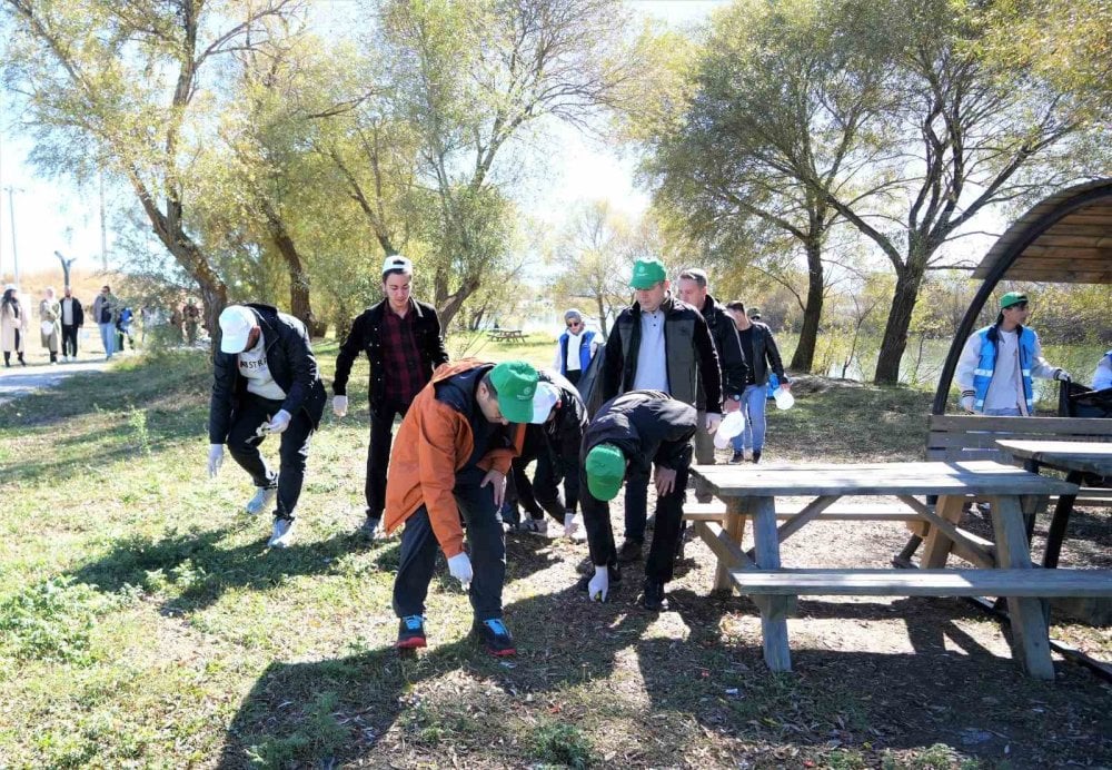 1729487410 596 Musta 500 Gencten Cop Toplama Etkinligi Soleni Etkinlikten Görüntüler