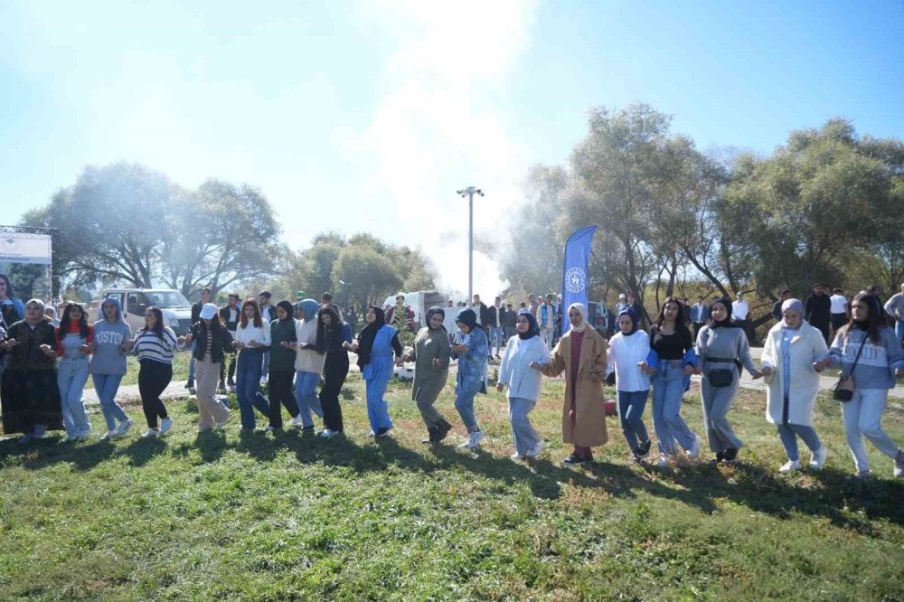 1729487411 390 Musta 500 Gencten Cop Toplama Etkinligi Soleni Etkinlikten Görüntüler