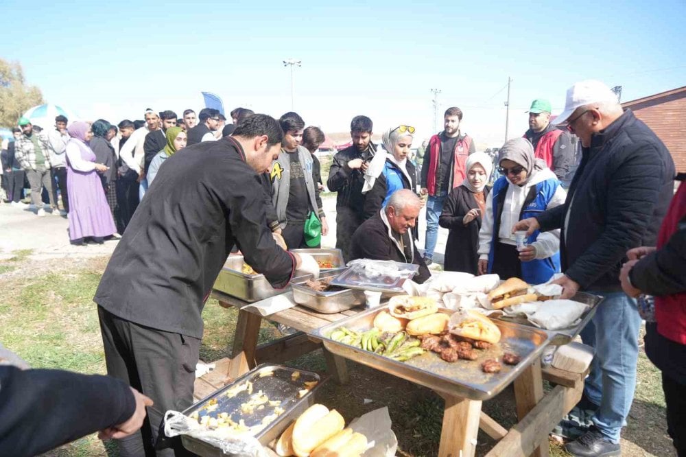 1729487411 608 Musta 500 Gencten Cop Toplama Etkinligi Soleni Etkinlikten Görüntüler