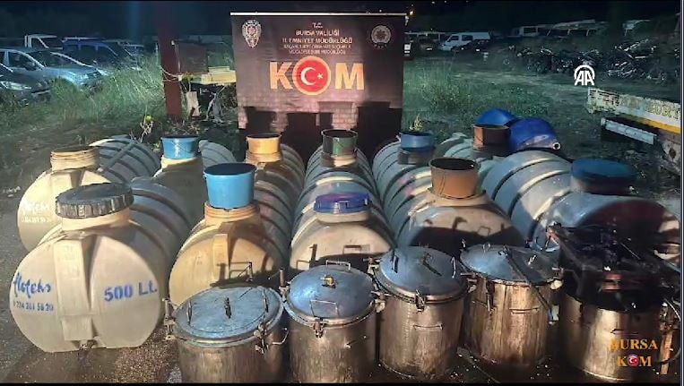 Kaçak Alkol Operasyonu Sırasında Ele Geçirilen Malzemeler