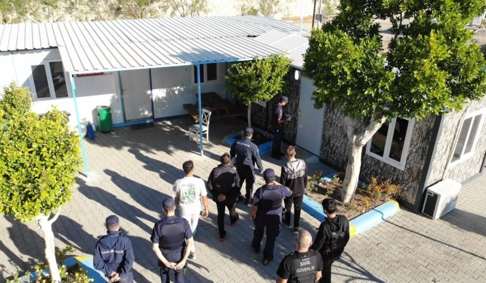 1729783656 321 Antalyada Balikci Barinagina Rusvet Operasyonu Fiziki ve teknik takip yapıldı! Antalya Balıkçı Barınağı’nda operasyon