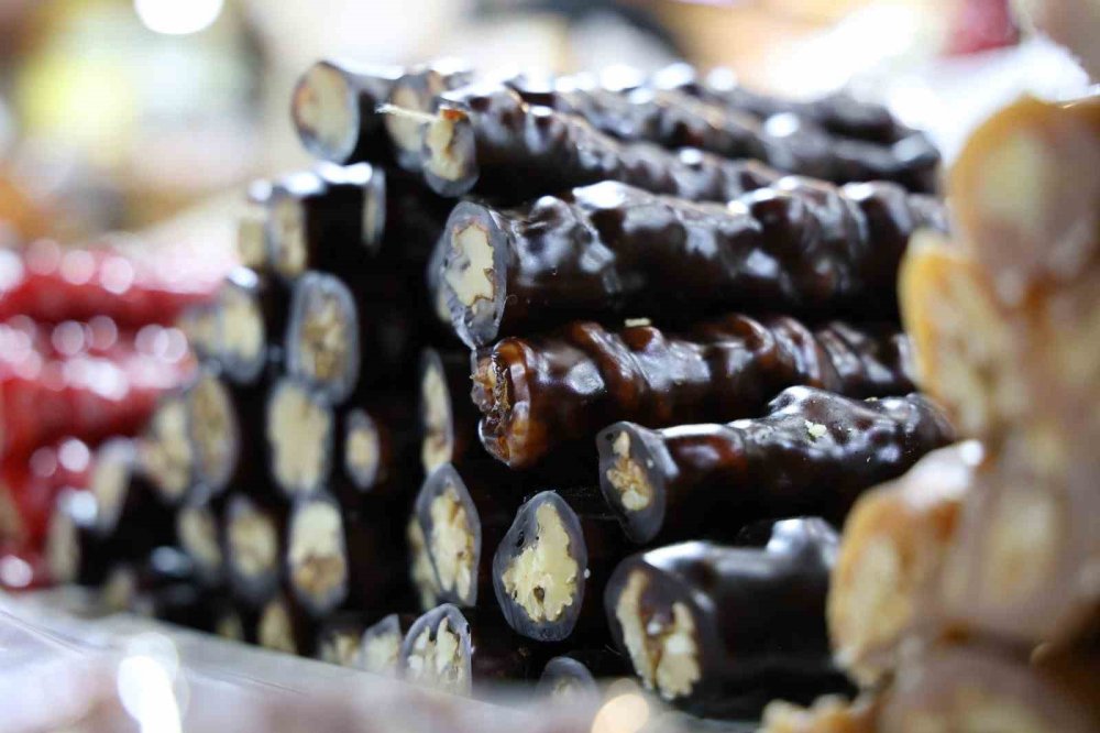 1729844578 828 Kisin Sifa Kaynagi Dogal Cevizli Sucuk Kış aylarının vazgeçilmezi! Doğal malzemelerle üretiliyor adeta şifa deposu