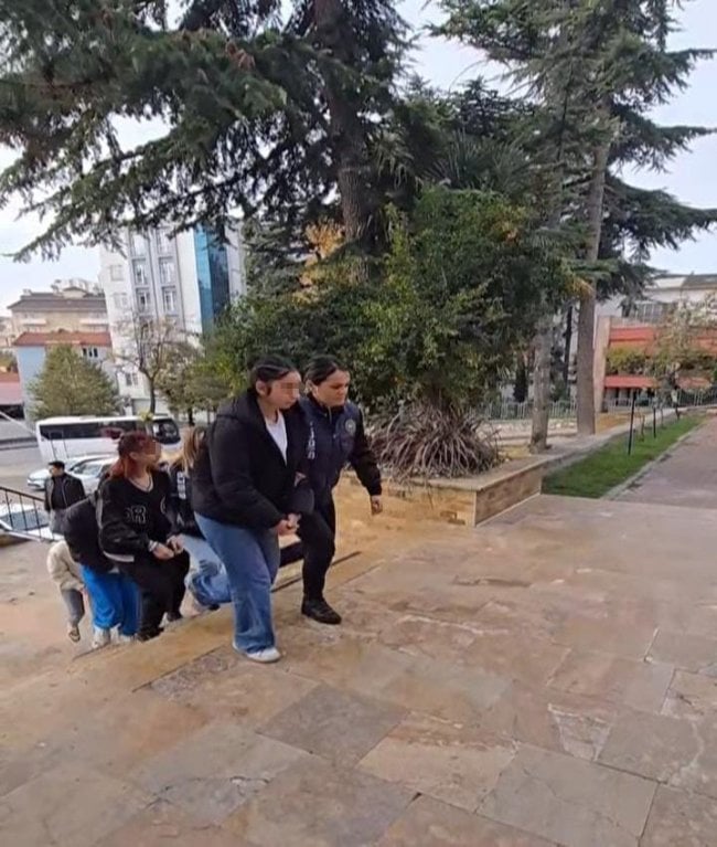 1730043042 550 Bilecikte Yasadisi Bahis Operasyonu 17 Gozalti aw316895-02.jpg