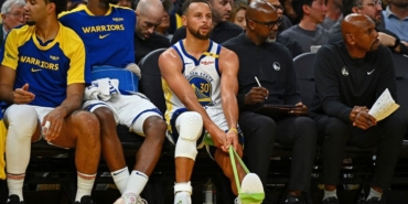Stephen Curry maça devam edemedi