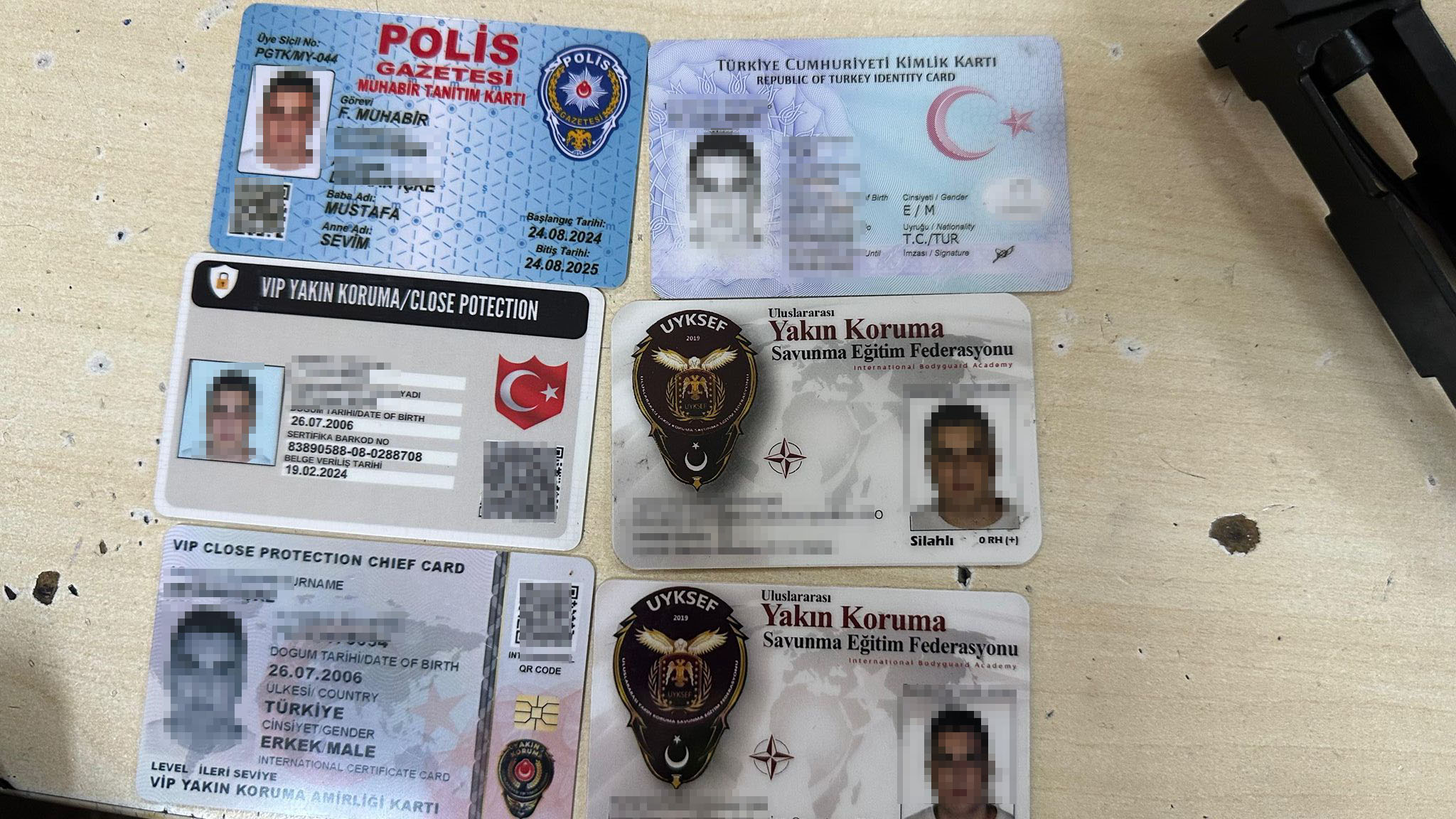 1730128563 139 Sahte Polis Kartiyla Cakarli Aracta Yakaladi Görüntü 3