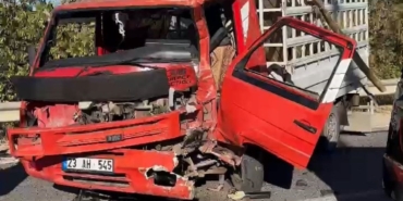 Minibüs ile pikap çarpıştı: 1 yaralı