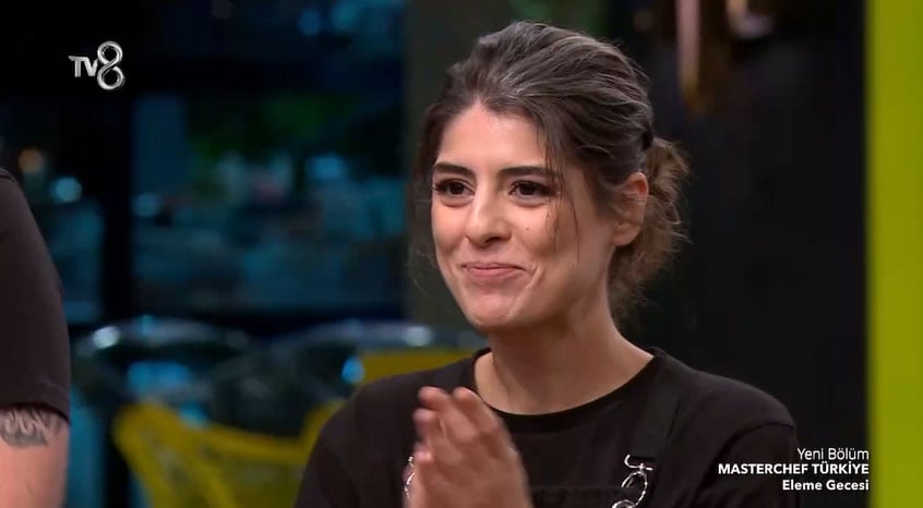 1730220927 437 MasterChefte 2 Yil Sonra Kasik Attirildi Ezgi