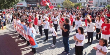 Balıkesir’de 101.yılda 101 kişi zeybek oynadı