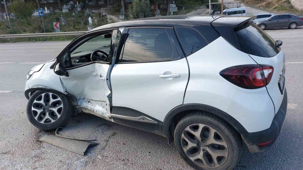 1730252203 512 Samsunda Kaza Surucu Hastaneye Gitmek Istemedi Kazanın ardından bir görüntü