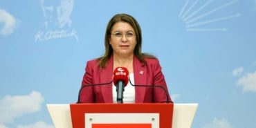 Gülizar Biçer Karaca'nın ayak tarak kemiği kırıldı