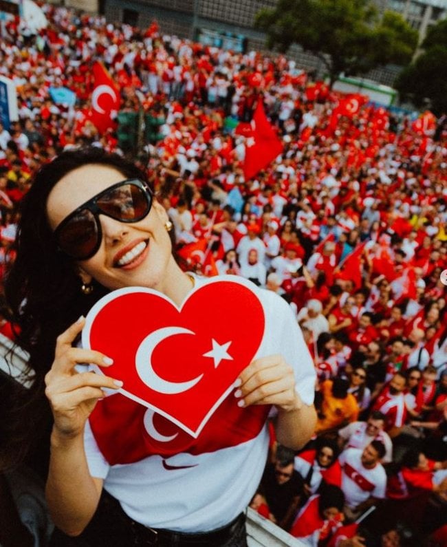 1730366492 710 Yagmur Tanrisevsin Ballon dOrda Parladi ii.jpg