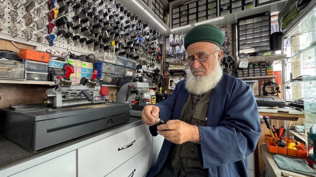 Anahtarcı Mehmet usta! 42 yıllık meslek aşkı...