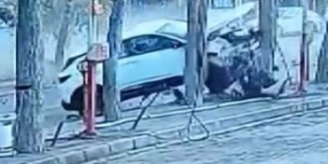 Anne ile oğlunu ehliyetsiz sürücü ayırdı