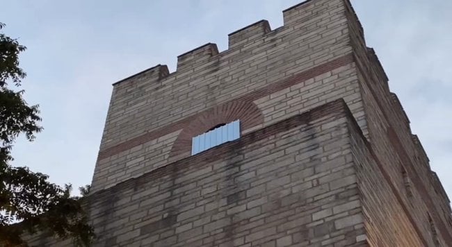 Surların Girişleri