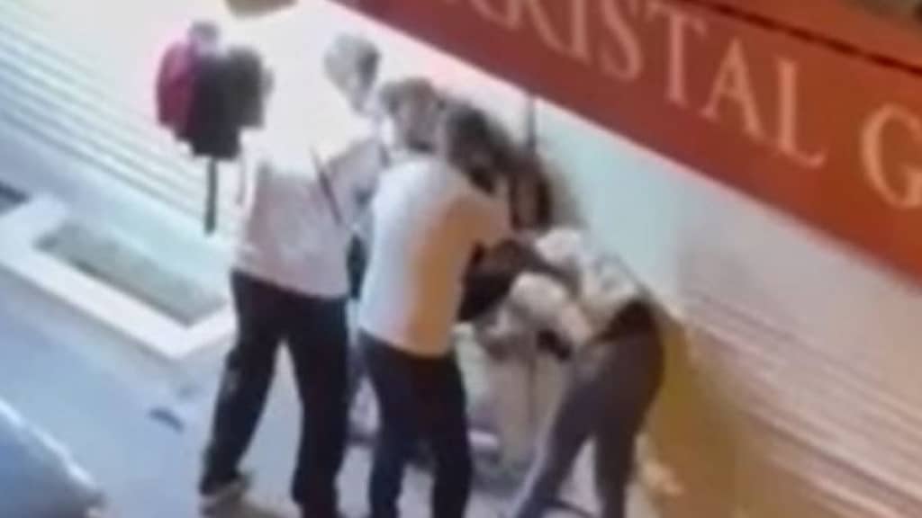 Yabancı uyruklular birbirine girdi