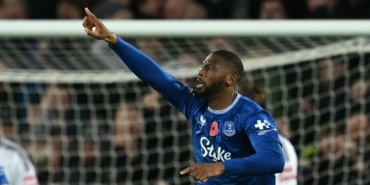 Everton, yenilmezlik serisini son dakikada kurtardı