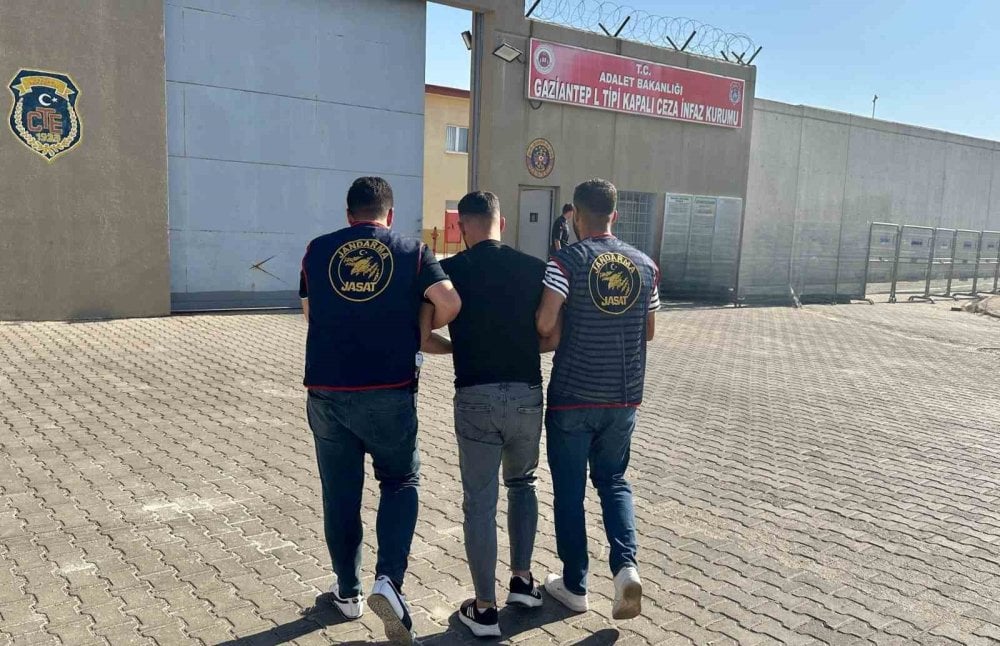 Firari Siyah Hukumlu Gaziantepte Yakalandi Kasten öldürme suçundan aranan firariyi yakaladı