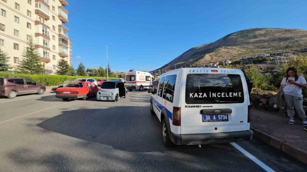 Kayseri'de mini aracın çarptığı yaşlı adam ağır yaralandı