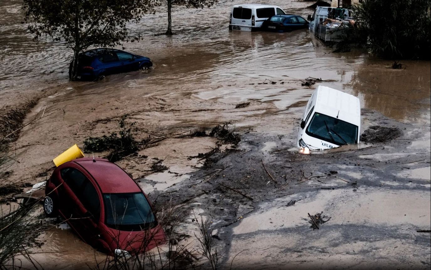 Ispanyada Sel Felaketi 51 Kayip Araclar Zarar Goruyor Görüntü 1