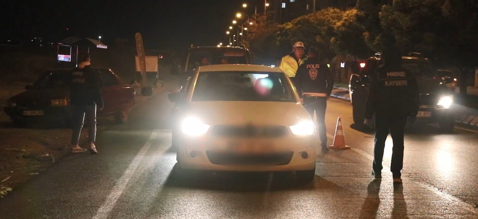 Kayseride 8 kisi yakalandi 80 gram uyusturucu ele gecirildi Kayseri'de Uygulama