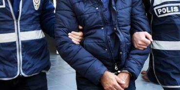 Kendisini polis diye tanıttı eve girip hırsızlık yaptı