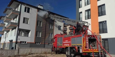 Konya’da 4 katlı apartmanda yangın paniği