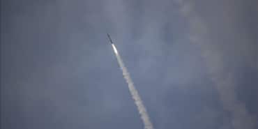 Lübnan, İsrail’e 82 roket fırlattı