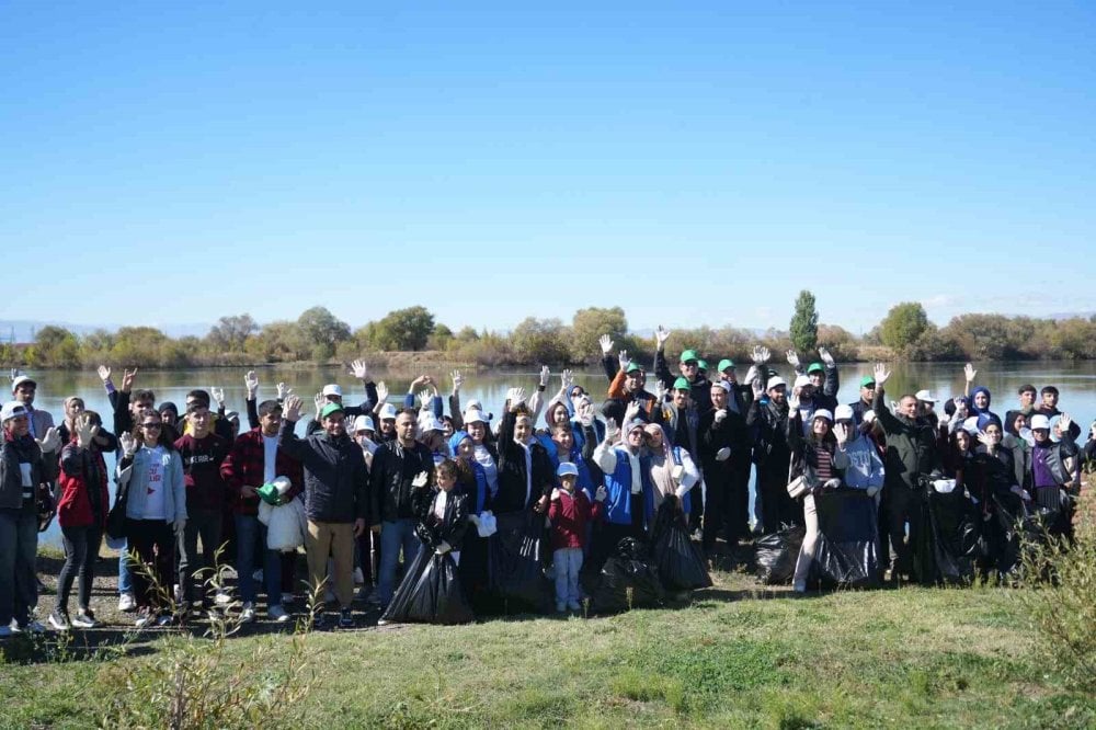 Musta 500 Gencten Cop Toplama Etkinligi Soleni Muş'ta Çöp Toplama Etkinliği