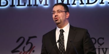 "Nobel Ödüllü Acemoğlu'nun İlham Verici Hikayesi"[embed]https://www.youtube.com/watch?v=3qlT_W6_gDo[/embed]