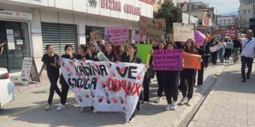 Öğrencilerden kadına ve çocuğa şiddete tepki