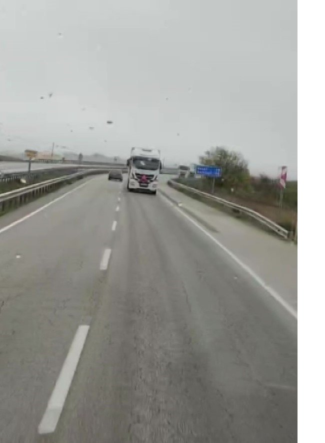 Tırların geri geri gidişi