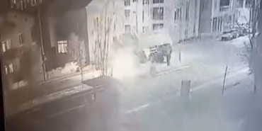 Sivas’ta sac yüklü TIR'ın devrilme anı kamerada