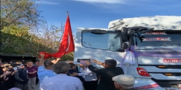 Gelini almaya süslediği tırla gitti