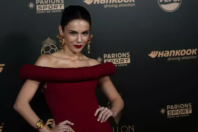 Yagmur Tanrisevsin Ballon dOrda Parladi.webp 8iu.webp